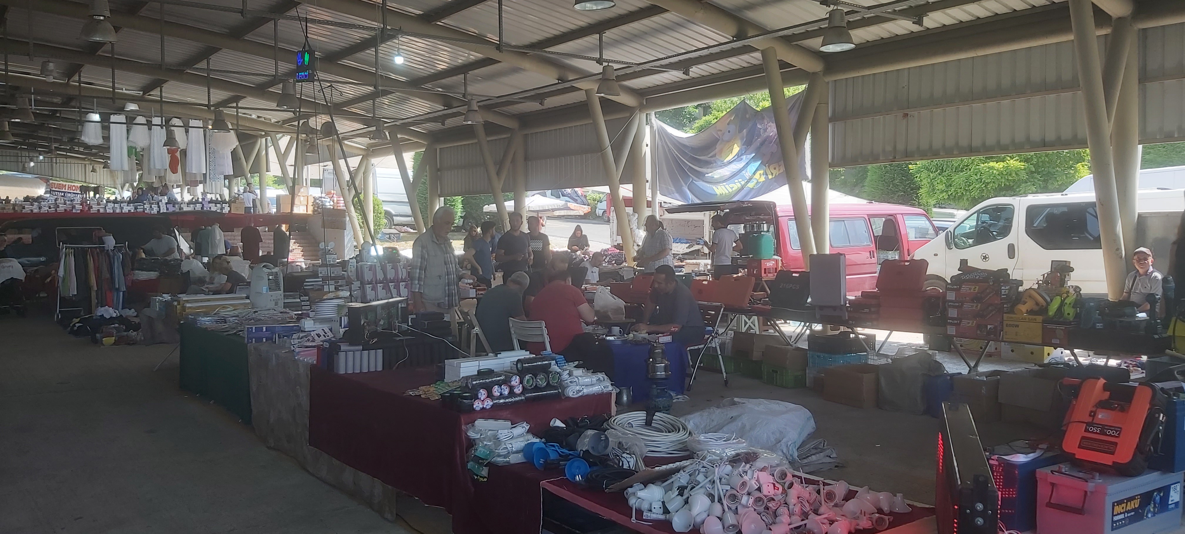 Düzce ikinci el pazarı kapandı...